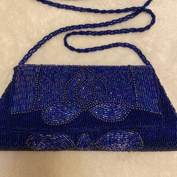 Beautiful, colorful decorative beaded purse, long strap very nice condition - Picture 14 of 14